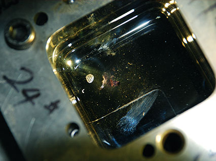 <a href='http://m.huojia118.cn/product/3.htm' class='text_a'>模具激光焊機(jī)</a>修復(fù)鏡面模具效果